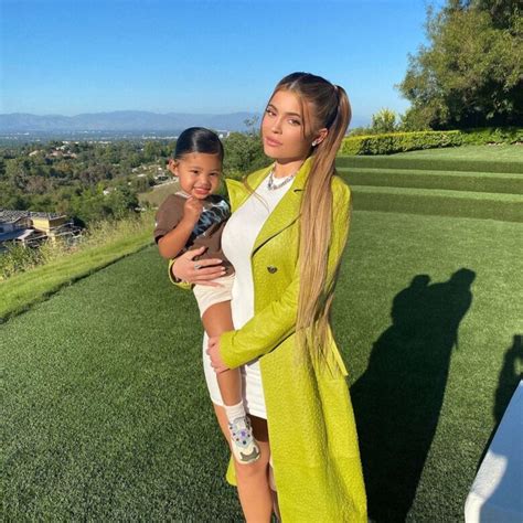Kylie Jenner Stirs Up Pregnancy Rumors With New Photos Demotix