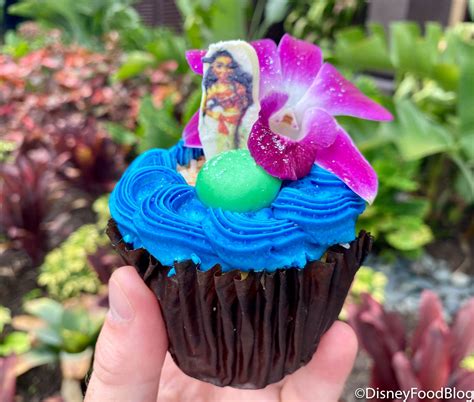 Pineapple Fans You Need To Try Disney Worlds Moana Cupcake The