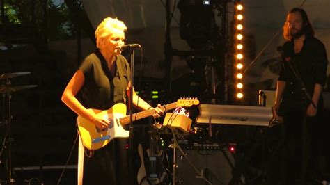 36 37 38 häftet lämnades senare till elmer diktonius, som 1957 lämnade det vidare till svenska litteratursällskapet i finland. Eva Dahlgren - Ung och stolt - Västerviks Visfestival 2017 ...