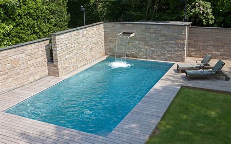 Konsequent genutzt und optimal geschützt Schwimmbäder hinterhof Pool dekor Hintergarten