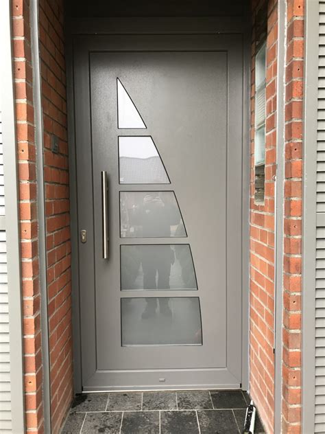 Pose de portes intérieures et extérieures à Tournai par Menuiserie Générale Vaillant Yohann