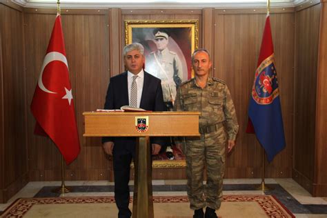 Valİmİz Sayin Rahmİ DoĞan İl Jandarma Komutani Albay Osman KiliÇ’i Zİyaret Ettİ