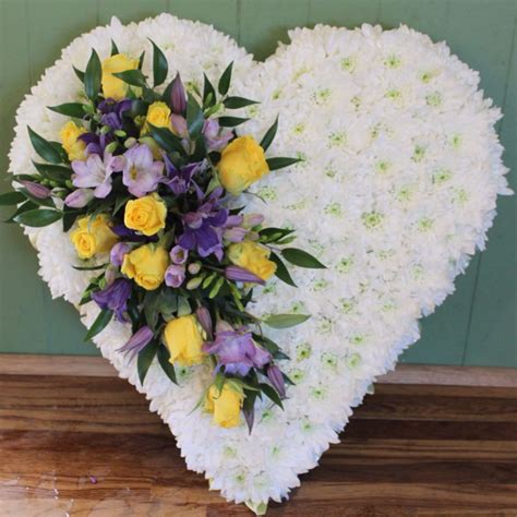 Mehr als 120 campingplätze in frankreich. Send white chrysanthemum based heart funeral flower ...