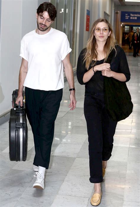 Elizabeth Olsen Quietly Married Musician Robbie Arnett In 2020