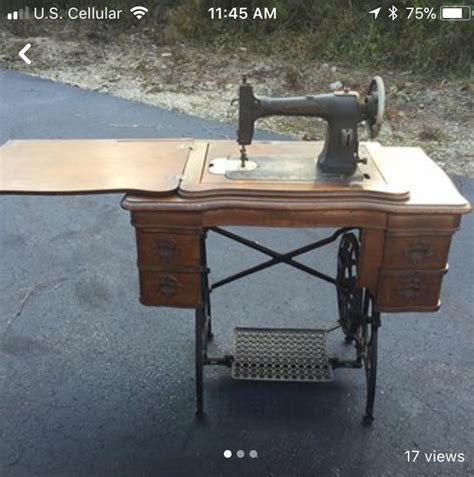 White treadle machine | Collectors Weekly