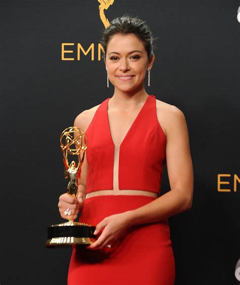 Tatiana Maslany Wins Best Actress In A Drama At 2016 Emmy Awardslainey