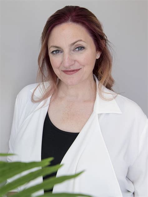 Psychic Detectives Lisa Williams Trains Australian Mediums At