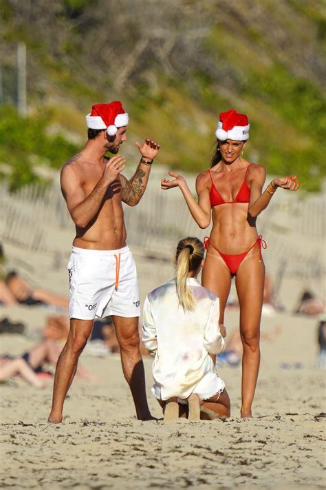 Izabel Goulart Sexy Skinny Santa In A Bikini 21 Photos The Fappening