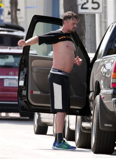 Josh Duhamel Shirtless In La April Pictures Popsugar Celebrity