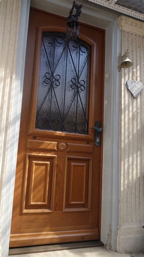 Compromis idéal entre la porte pleine et la porte vitrée, elle assure sécurité porte vitrée : Porte d'entrée Bois | Portes d'entrée en Bois | Portes d ...