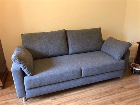 Wenn man ein gemütliches sofa sucht, auf dem man entspannt den abend verbringen und der besuch danach schlafen kann, dann ist ein sofabett ideal. neuwertiges Bettsofa von Möbel Pfister | Kaufen auf Ricardo