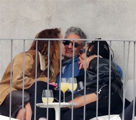 Marvel bosses were reportedly unimpressed with the recent photographs of director taika waititi together with rita ora and tessa thompson. Rita Ora, Taika Waititi y Tessa Thompson son captados en ...