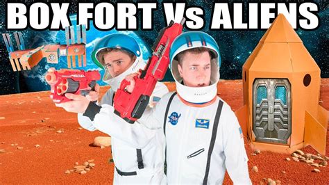 The Biggest Box Fort Spaceship Vs Aliens 📦🚀 Youtube