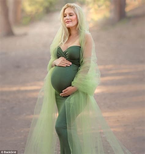 Heidi Pratt Shows Off Her Bump In Pregnancy Shoot Daily Mail Online