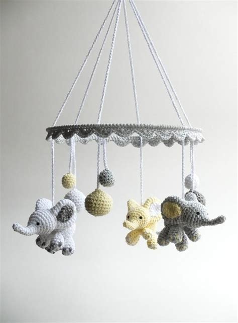 Im internet finden sie dafür zahlreiche anleitungen. Mobile, Gehäkelter Elefant, häkeln Baby Geschenk ...
