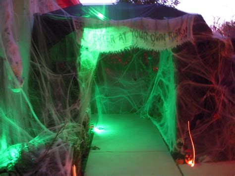 How To Make A Haunted Maze In Your Backyard