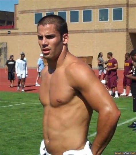 Eric Decker Shirtless And Flexing His Muscles Eric Decker Athlete Athletic Men