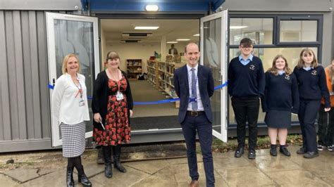 Farlingaye High School In Woodbridge Gets New Library Bbc News