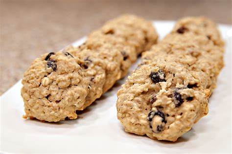 These delicious oatmeal cookies are crispy around the edges and soft and chewy in the center. Diabetic Cookie Recipe: Oatmeal Raisin Cookies - Recipes for Diabetics