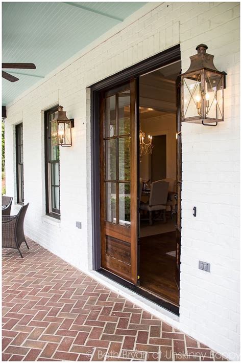 Modern Farmhouse Exterior Lighting In 2020 With Images Porch Light