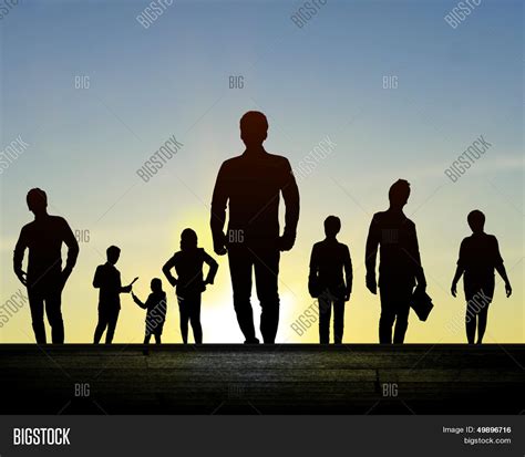 Imagen Y Foto Sombras De Personas Prueba Gratis Bigstock