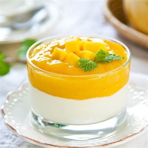 Panna Cotta Saveur Coco Et Son Coulis De Mangue Mango Recipes Food