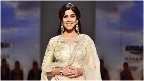 Important For Girls To Be Educated Sakshi Tanwar On Kbc 11