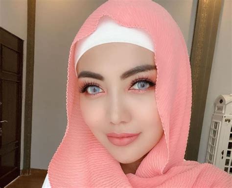 5 Gaya Hijab Unik Ala Bella Shofie Kece Dan Fashionable Okezone Muslim