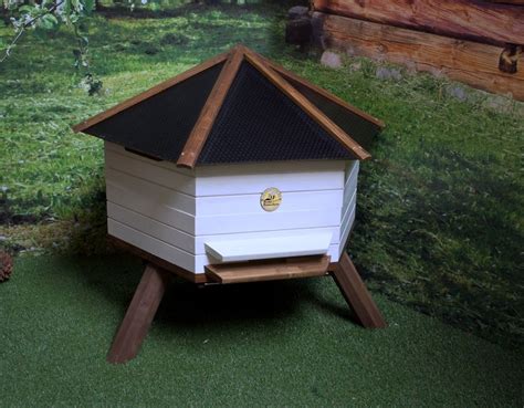 The free plans will enable you to build a working top bar hive, using simple tools and readily obtainable timber. Complete Top Bar Beehive Kit | Wildlife World | Top bar ...