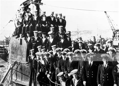 The Crew Of The British S Class Submarine Hms Splendid Royal Navy