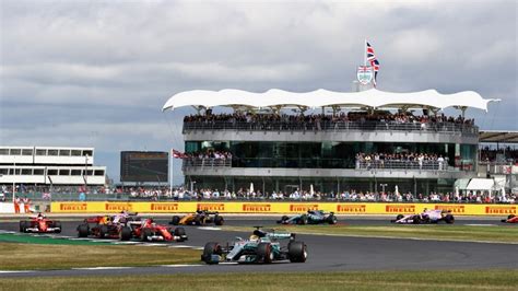 british grand prix recap as lewis hamilton wins to cut championship lead down to one point