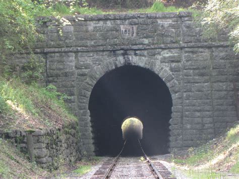 Bridgehunter.com | TVRM - Whiteside Tunnel