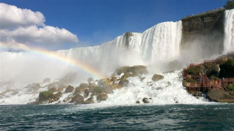 A Rainbow In The Mist Of Niagara Falls Us Side Oh The Places Youll