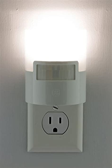 Plug In Motion Activated Detector Sensor Led Indoor Night Light