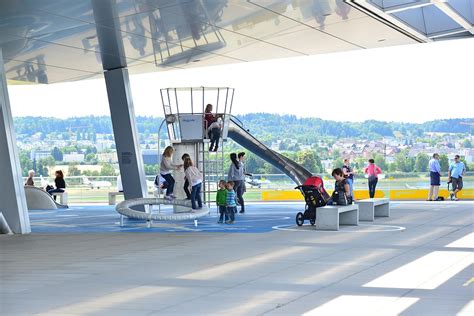 Wichtiges infrastrukturvorhaben» mit regierungsrätin carmen walker späh, volkswirtschaftsdirektorin und @stephanwidrig ceo der. Flughafen Zürich: Zwei Millionen Besucher auf der ...