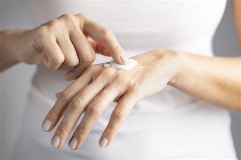 Dry Hands In The Winter Heres How To Treat Them Peoplehype