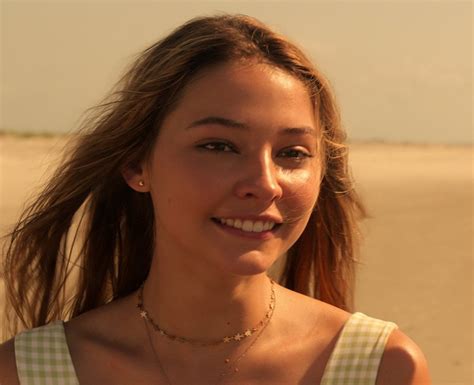 Madelyn Cline 20 Facts About The Outer Banks Star You