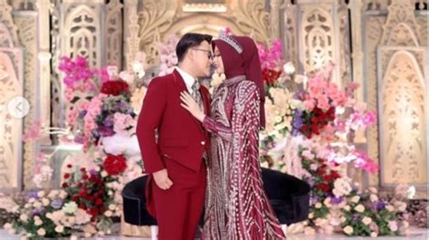 7 Foto Ngunduh Mantu Danang Da Kue Pernikahan Ambruk Malay News Indonesia Indonesian Newspaper