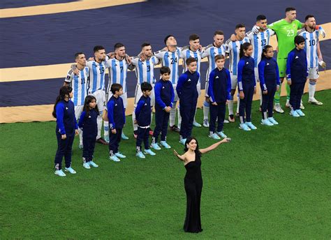 Lali Espósito Luce Un Vestido Elegante Para Cantar El Himno De Argentina En Qatar Vogue