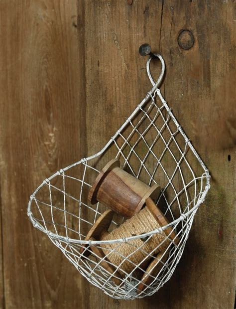 Decorative farmhouse style chicken wire egg basket / easy open. Whitewash Wire Wall Basket | ハンドメイド