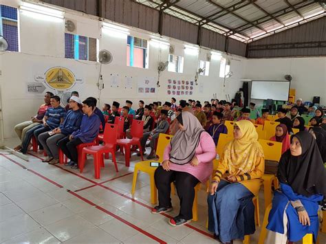 Kertas kerja (hanya dalam bahasa melayu kecuali nama khas & jika melibatkan pelajar (alamat dalam bentuk yang lengkap) contohnya, tempat program yang dicadangkan ialah kem sungai a) cara belajar yang cemerlang b) membuat nota yang lebih berkesan c) mengajar cara berfikiran positif. BULETIN PPD BETONG: MAJLIS PENUTUPAN RASMI KEM BESTARI ...