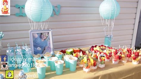 El lote coloca en la mesa rivali contemporánea una gran variedad de adornos de mesa como flores, velas o figuras geométricas de diferentes tamaños, así. Centro de Mesa para Baby Shower con lamparas de papel ...