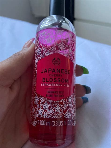 The Body Shop Japanese Cherry Blossom Strawberry Kiss Brume Parfumée