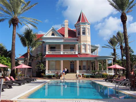 All one bedroom and studio apartments are freshly updated with modern interior finishes and an outdoor patio space. food for thought | a miami food blog: A Key West Weekend