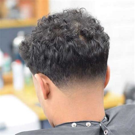 Taper faded sides with styled top. Corte de Pelo Taper - 17 Estilos