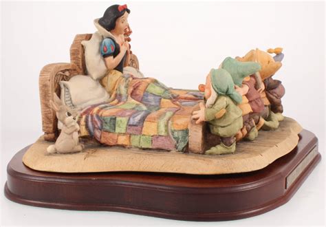 Walt Disneys Snow White And The Seven Dwarfs Le Ceramic Bed Figurine