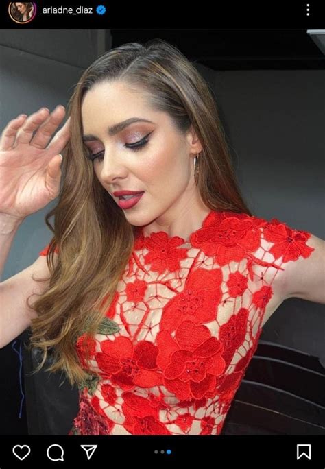 Cargada De Maquillaje Ariadne Díaz En Vestido Rojo De Encaje Se Quita Años De Encima