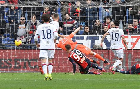 In attesa dell'incontro puoi leggere gli articoli di avvicinamento relativi a queste due squadre di calcio. Serie A, Genoa-Cagliari 1-0: il Grifone si aggrappa a ...