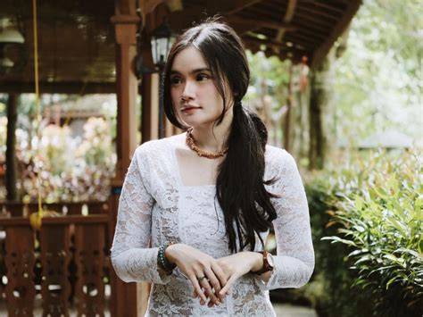 Bidadari Cantik Berdarah Kalimantan Suaranya Bikin Nyaman