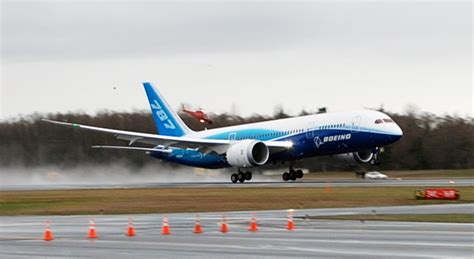 At Long Last Boeings 787 Takes Flight Photos Cnet